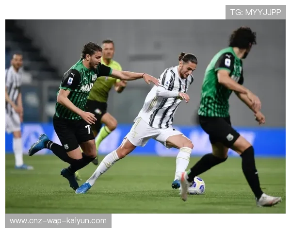 尤文快速反击由中场一脚直塞完成穿透